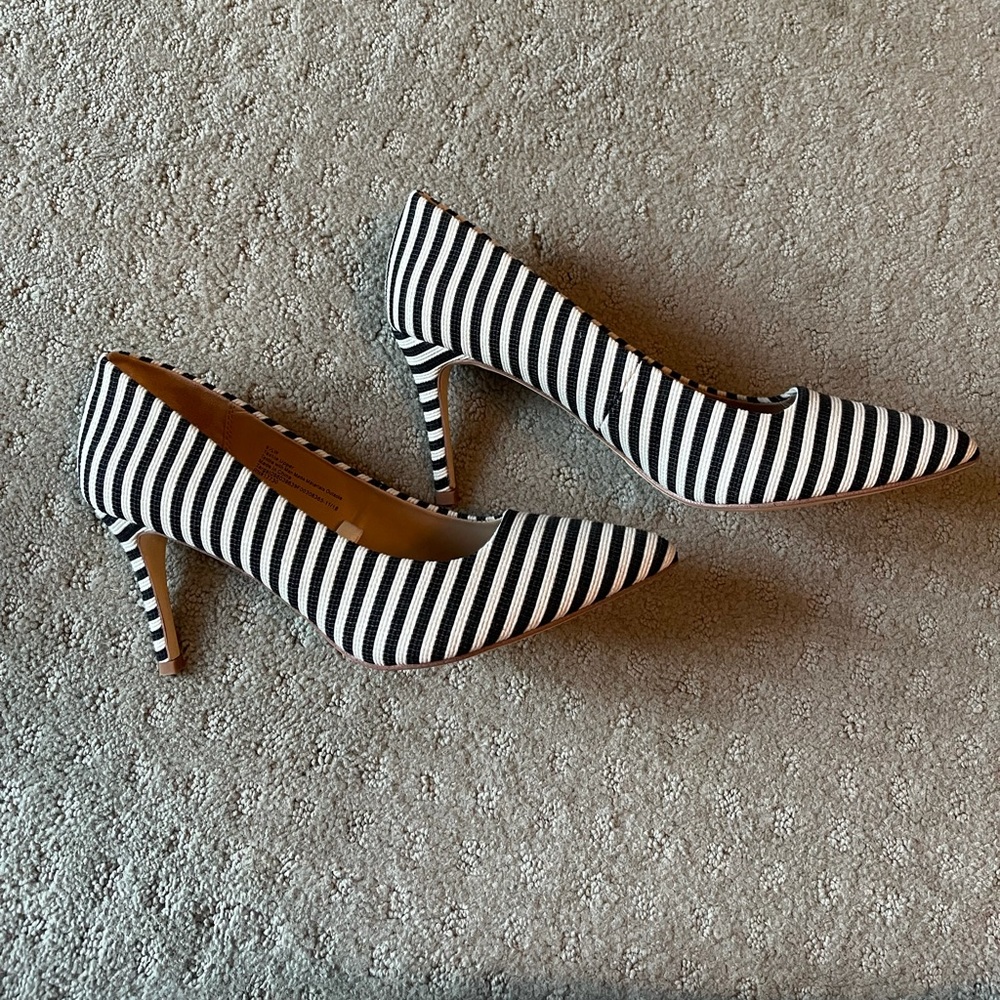 NWOT Black & White Striped Pump